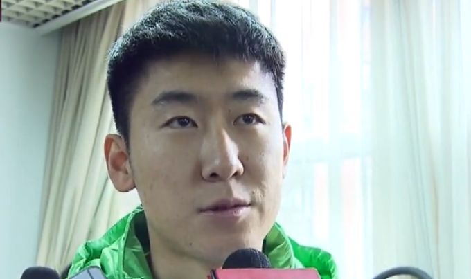 第40分钟，卢卡库背身做球，迪巴拉禁区前沿兜射，孔西利飞身化解。